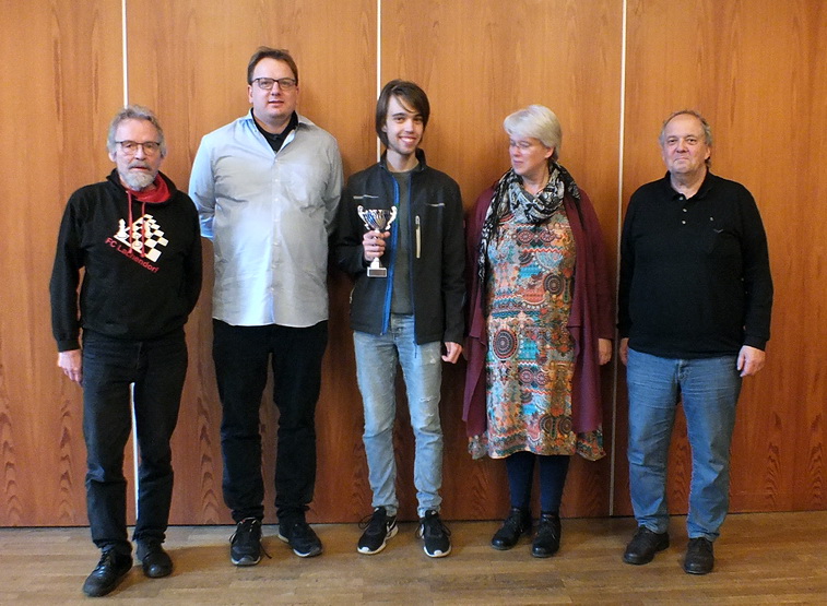 Schachspielerinnen und Schachspieler des FC Lachendorf